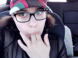 Lilkiwwimonster In Car Bating Pink Pussy Gets Seat Wet