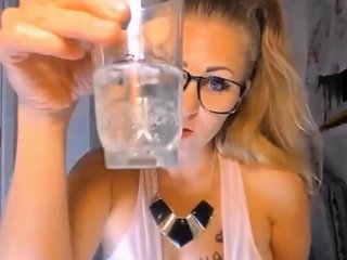 Bitch Drinks Her Own Juice Twice Drtuber